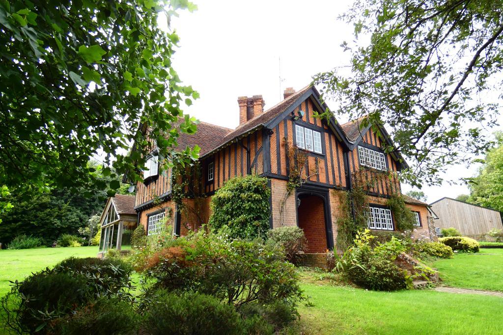 Spratsbourne Estate, Cranbrook, Kent, Tn17 2PY