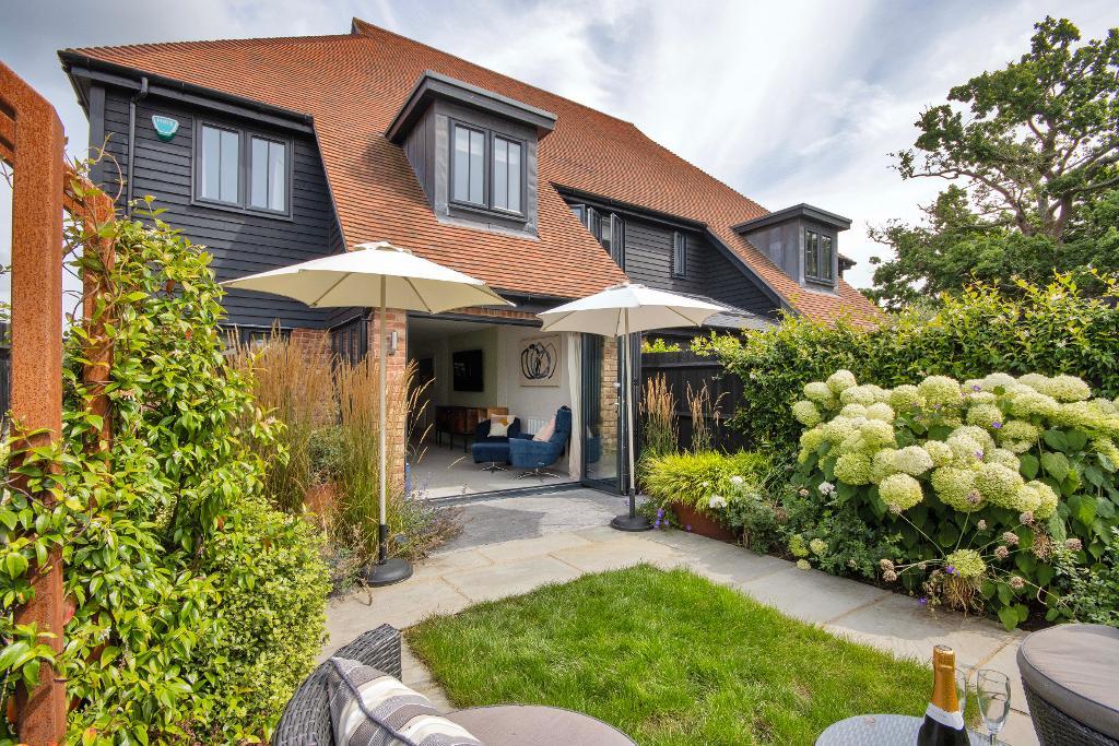 Fullers Way, Biddenden, Kent, TN27 8FQ