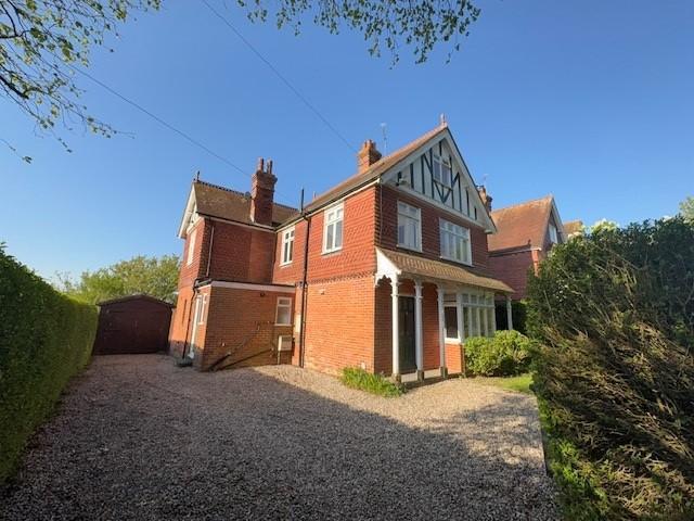 Heartenoak Road, Hawkhurst, Kent, TN18 5EU