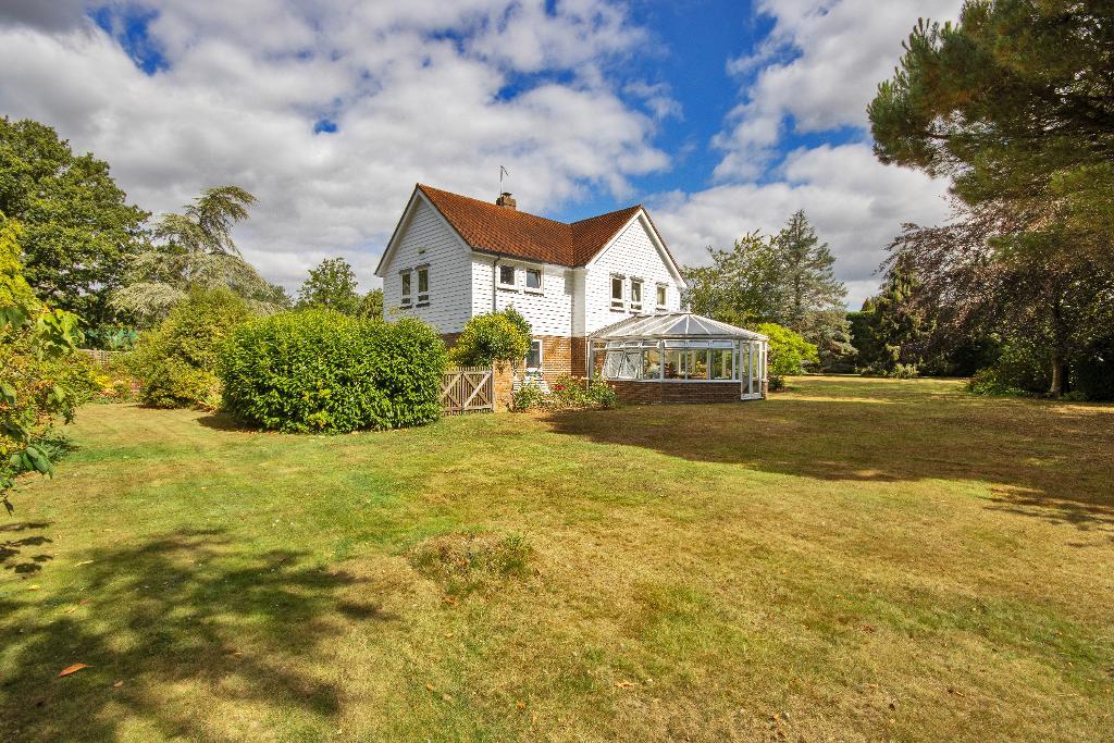 Goudhurst Road, Cranbook, Kent, TN17 2PT